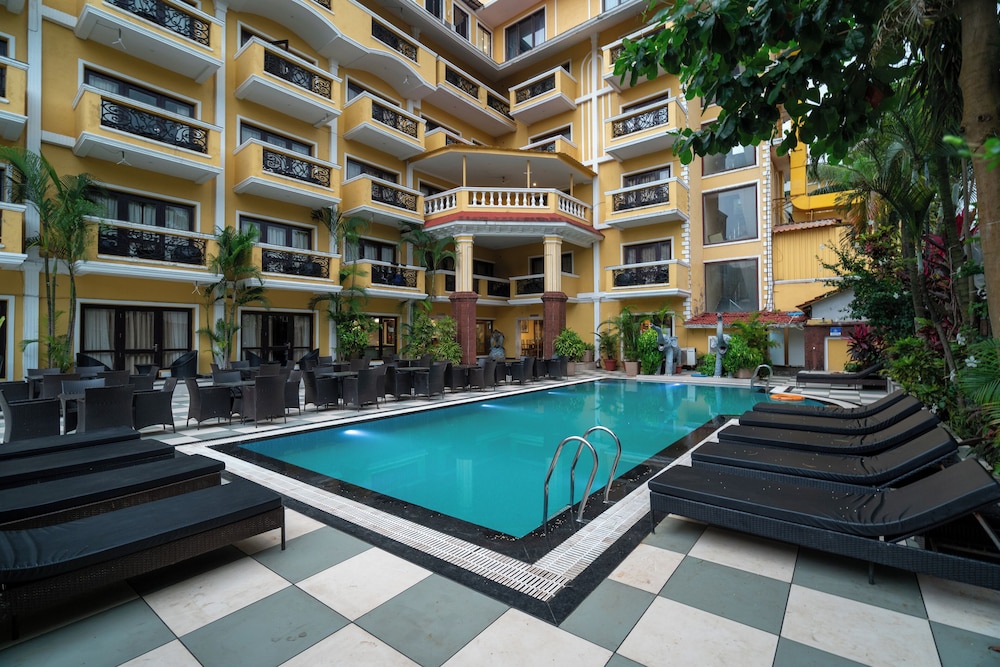 De Alturas Resort — Swimming pool in Candolim, Goa