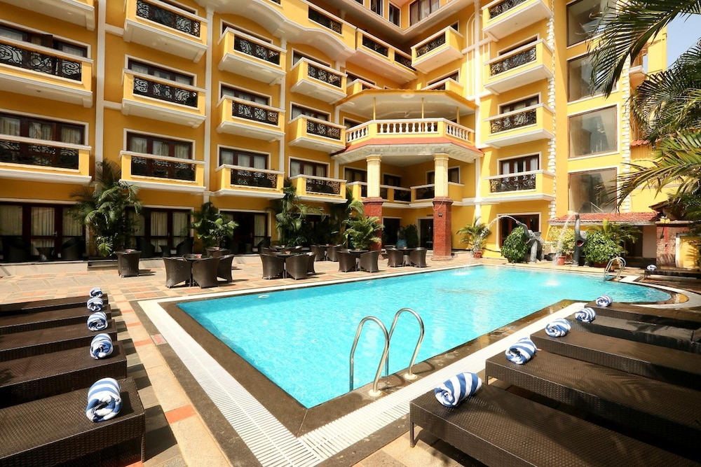 De Alturas Resort — Swimming pool in Candolim, Goa