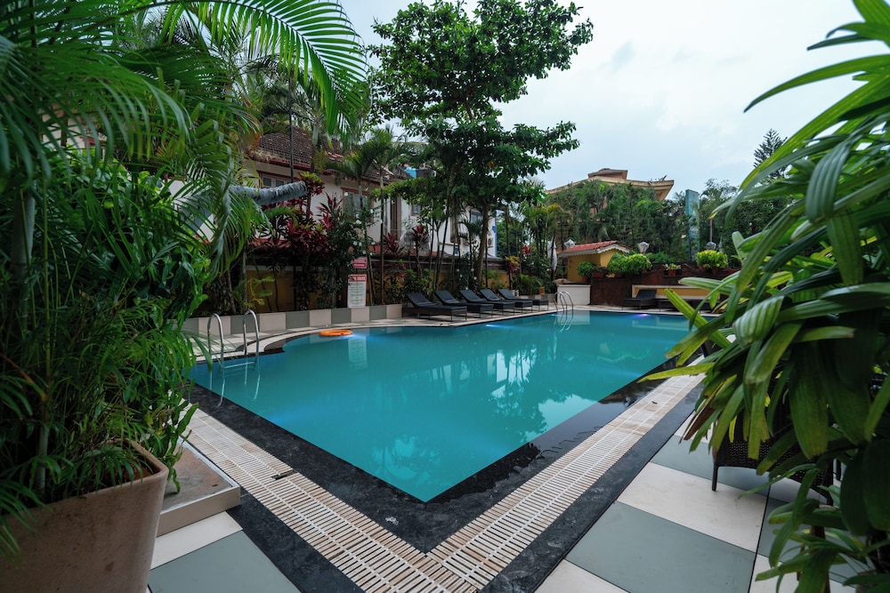 De Alturas Resort — Swimming pool in Candolim, Goa