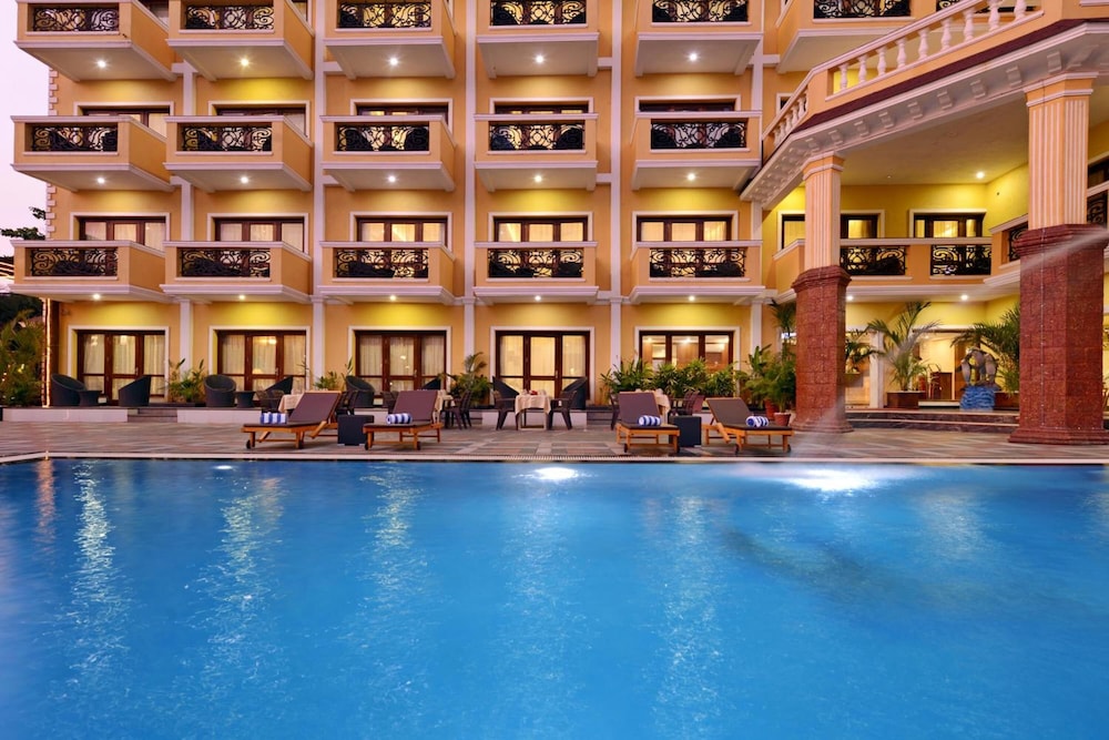 De Alturas Resort — Swimming pool in Candolim, Goa