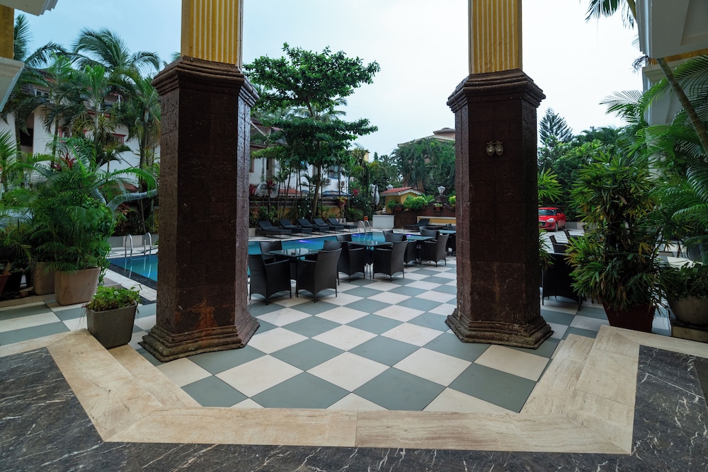 De Alturas Resort — Swimming pool in Candolim, Goa