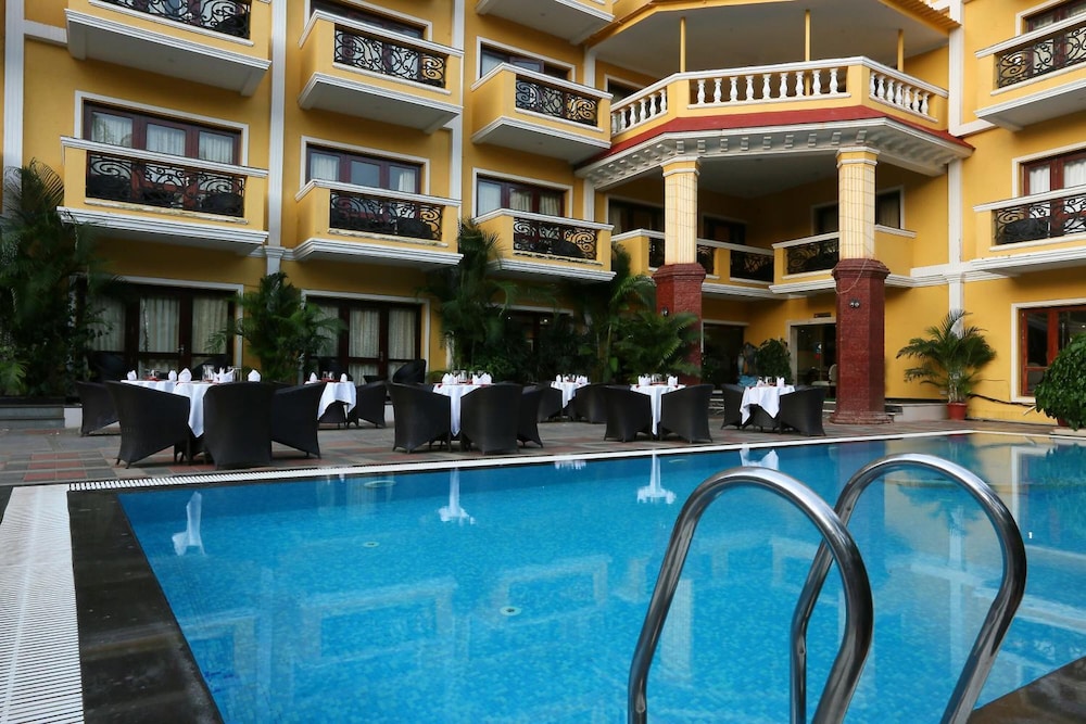 De Alturas Resort — Swimming pool in Candolim, Goa