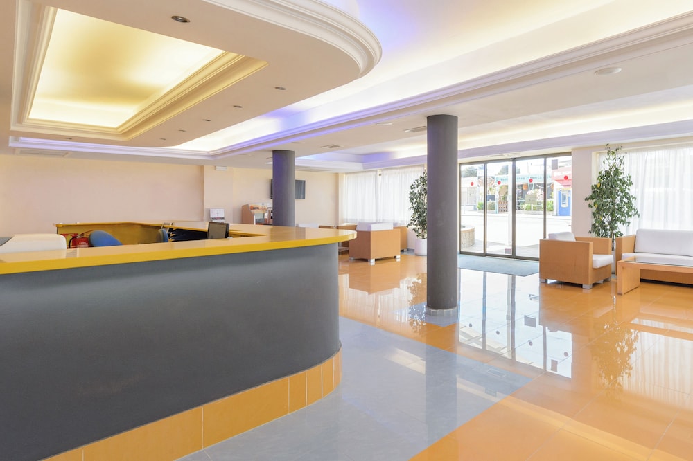 Hotel Vibra S´Estanyol — Hotel building in San Antonio, Balearic Islands