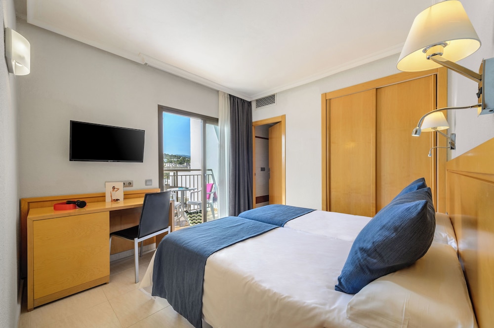 Hotel Vibra S´Estanyol — Hotel rooms in San Antonio, Balearic Islands