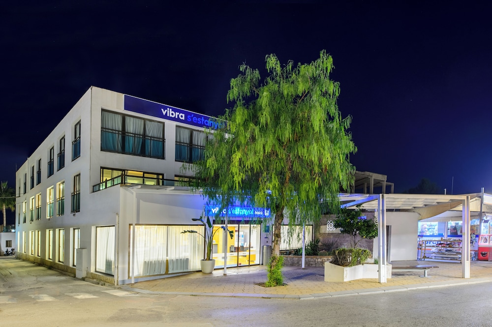Hotel Vibra S´Estanyol — Hotel building in San Antonio, Balearic Islands