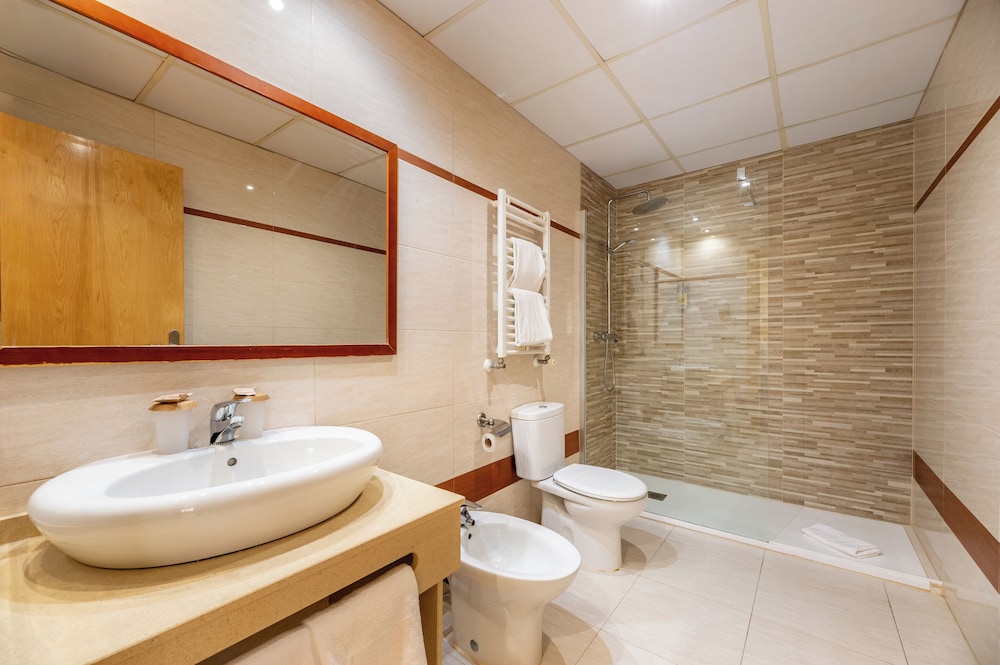 Hotel Vibra S´Estanyol — Hotel rooms in San Antonio, Balearic Islands