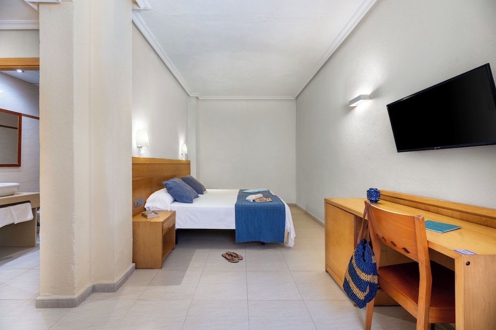 Hotel Vibra S´Estanyol — Hotel rooms in San Antonio, Balearic Islands