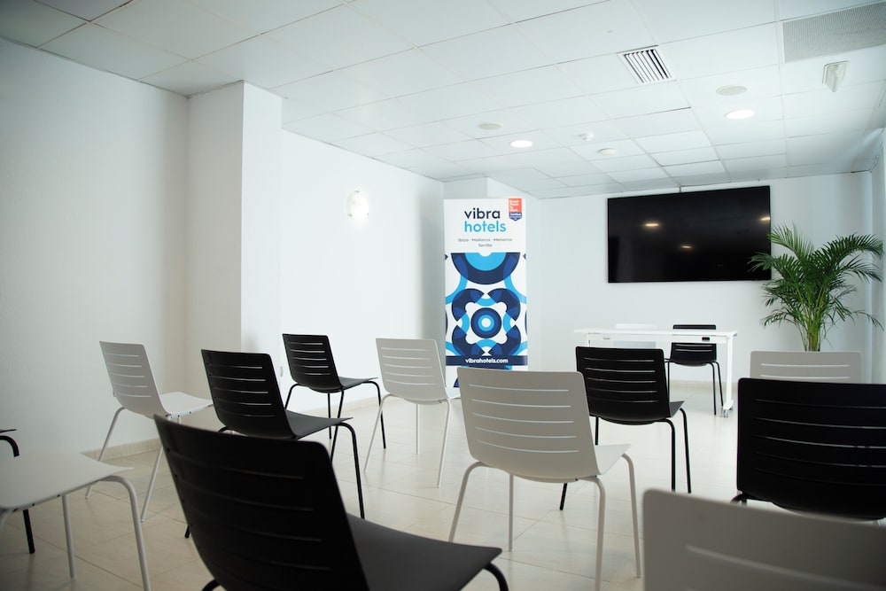 Hotel Vibra S´Estanyol — Hotel building in San Antonio, Balearic Islands