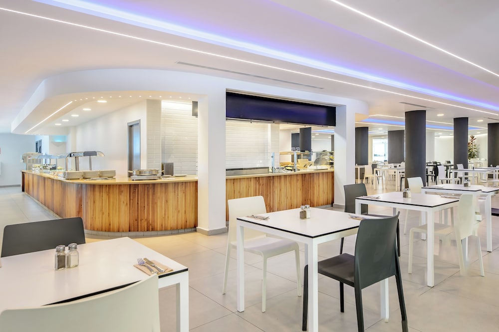 Hotel Vibra S´Estanyol — Restaurant & bars in San Antonio, Balearic Islands