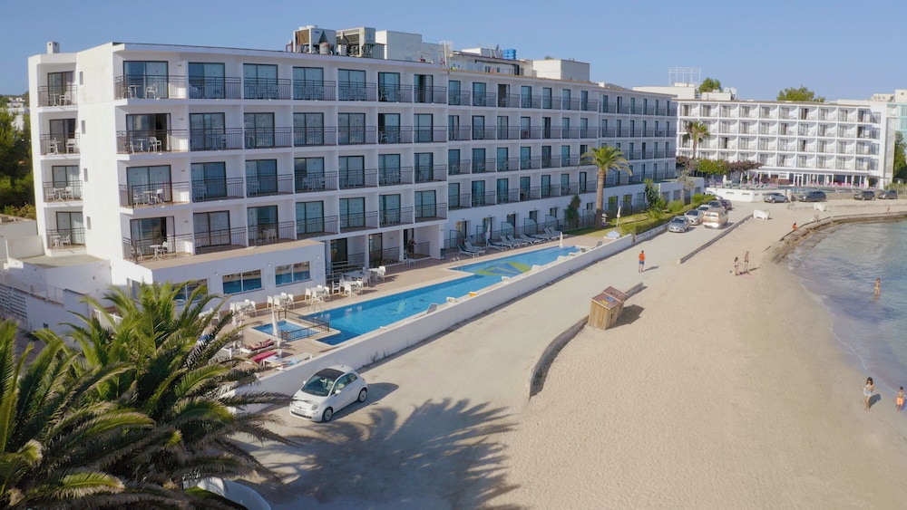 Hotel Vibra S´Estanyol — Hotel building in San Antonio, Balearic Islands