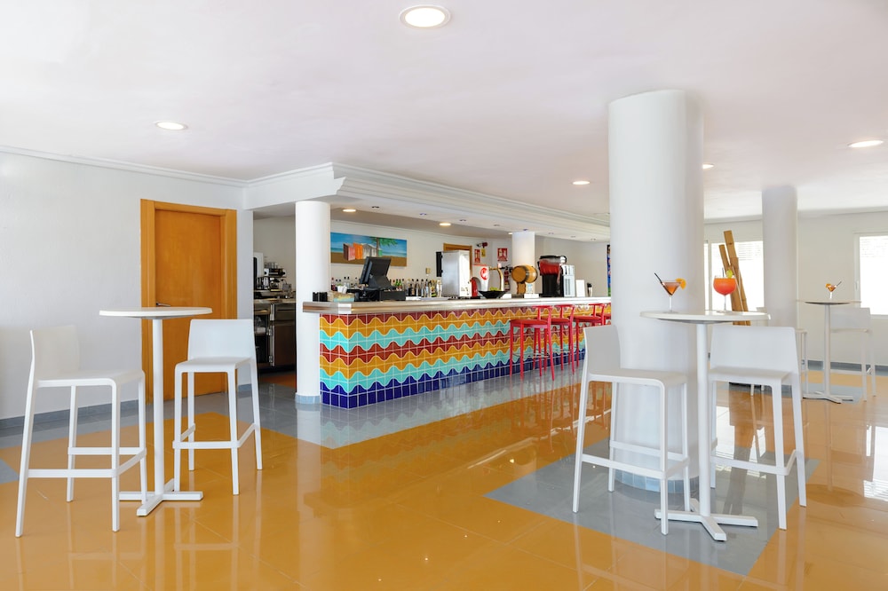 Hotel Vibra S´Estanyol — Restaurant & bars in San Antonio, Balearic Islands