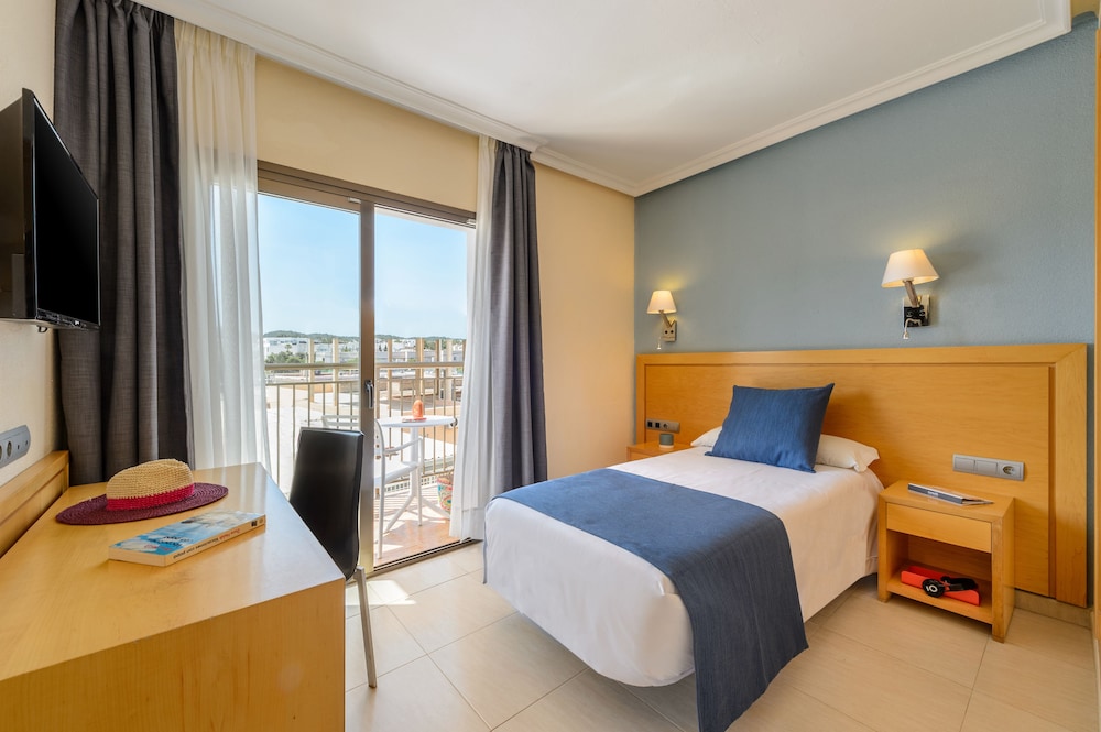 Hotel Vibra S´Estanyol — Hotel rooms in San Antonio, Balearic Islands