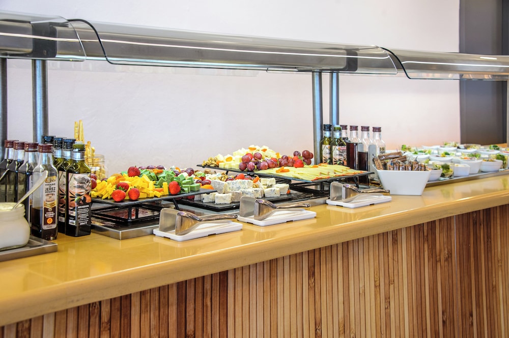 Hotel Vibra S´Estanyol — Restaurant & bars in San Antonio, Balearic Islands