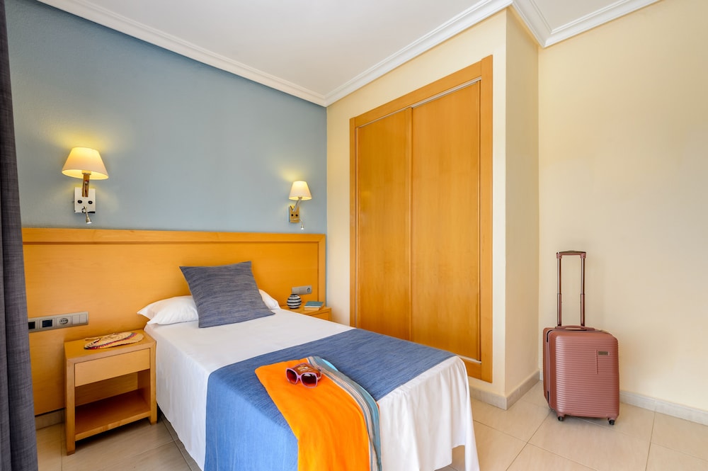 Hotel Vibra S´Estanyol — Hotel rooms in San Antonio, Balearic Islands