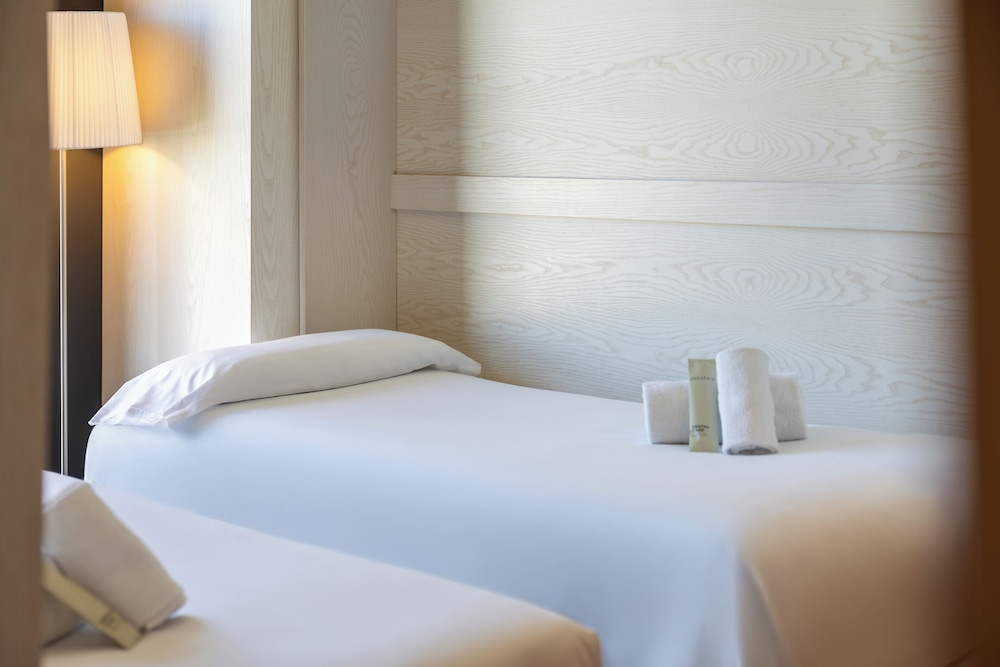 Hotel SB Plaza Europa — Hotel rooms in Barcelona, Catalonia