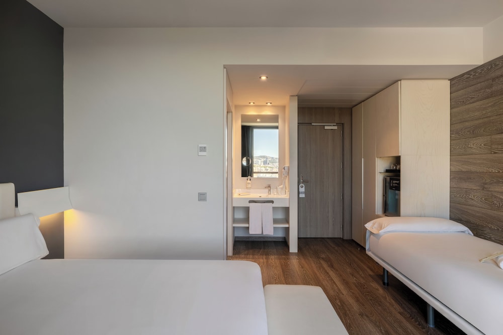 Hotel SB Plaza Europa — Hotel rooms in Barcelona, Catalonia