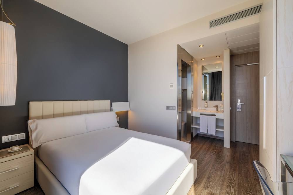 Hotel SB Plaza Europa — Hotel rooms in Barcelona, Catalonia