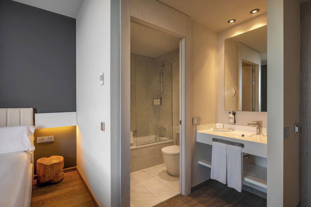 Hotel SB Plaza Europa — Hotel rooms in Barcelona, Catalonia