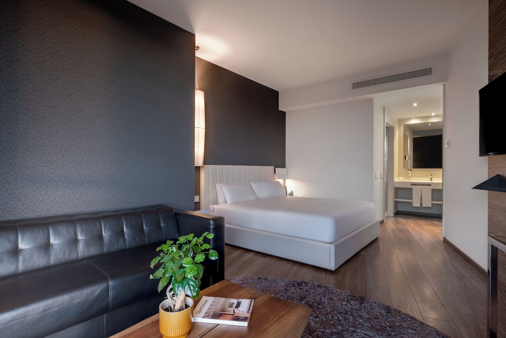 Hotel SB Plaza Europa — Hotel rooms in Barcelona, Catalonia