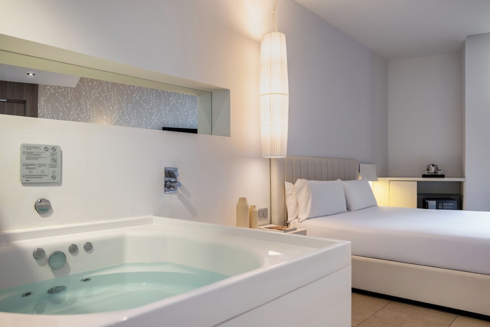 Hotel SB Plaza Europa — Hotel rooms in Barcelona, Catalonia