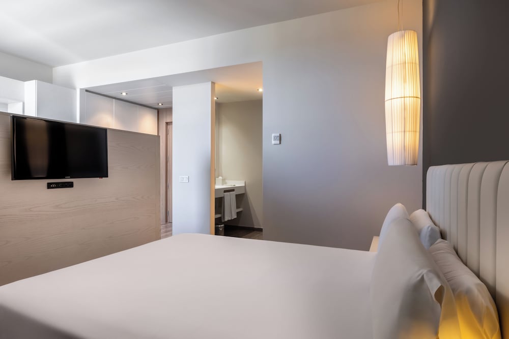 Hotel SB Plaza Europa — Hotel rooms in Barcelona, Catalonia