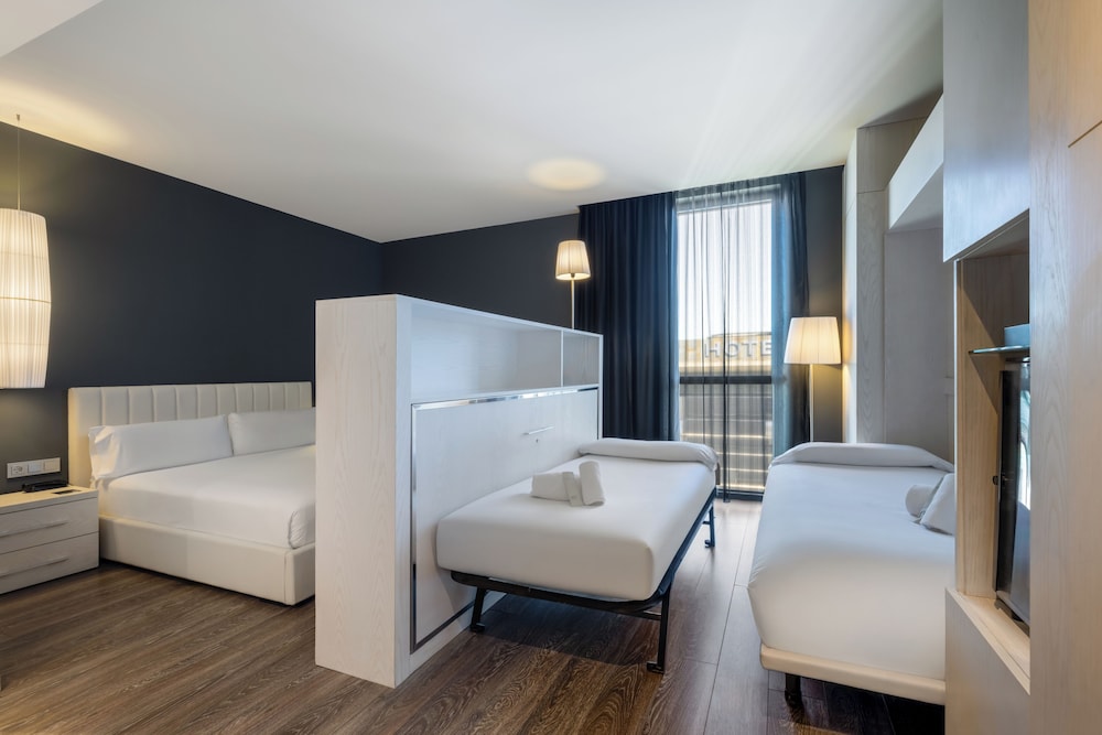 Hotel SB Plaza Europa — Hotel rooms in Barcelona, Catalonia