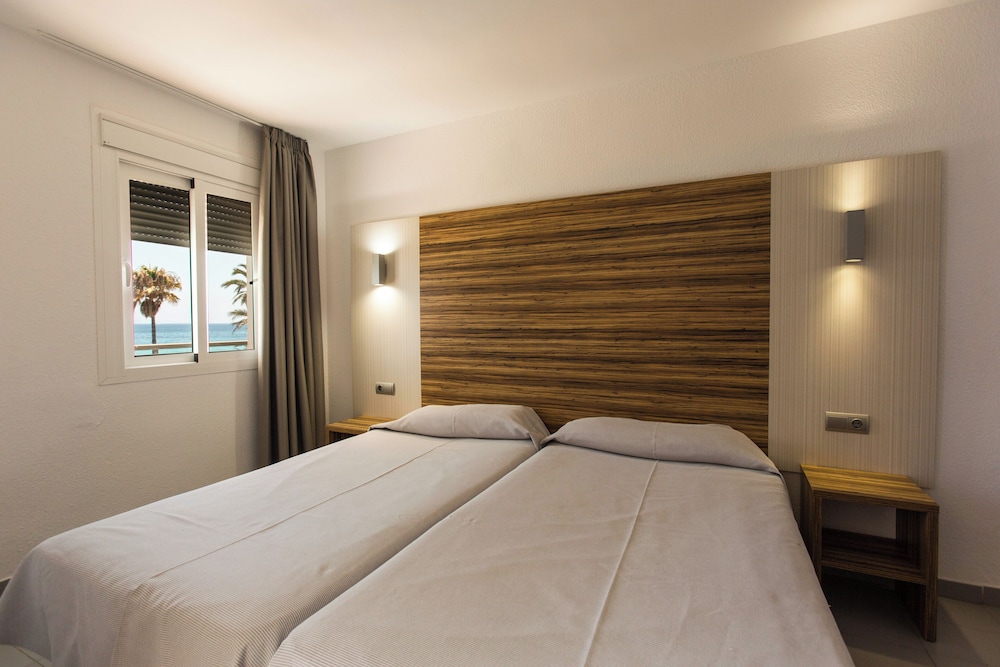Ibiza JET Apartamentos - Adults Only — Hotel rooms in Playa d'en Bossa, Balearic Islands
