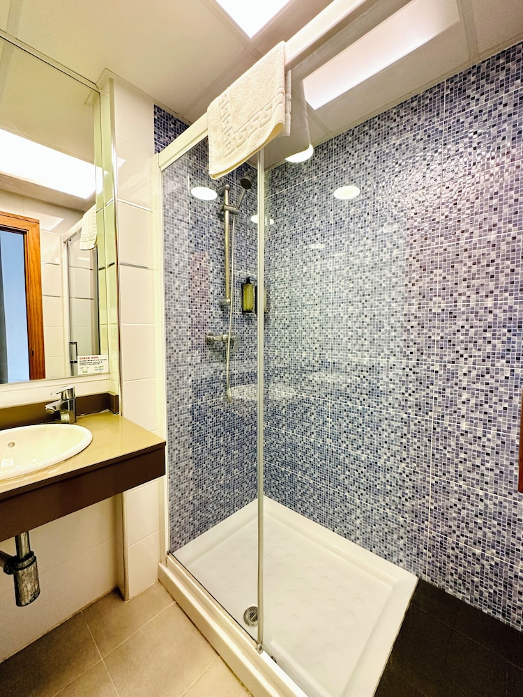 Ibiza JET Apartamentos - Adults Only — Hotel rooms in Playa d'en Bossa, Balearic Islands