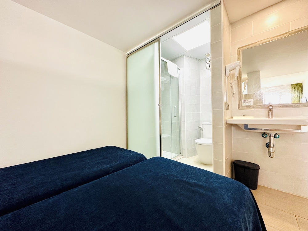 Ibiza JET Apartamentos - Adults Only — Hotel rooms in Playa d'en Bossa, Balearic Islands
