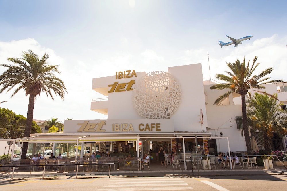 Ibiza JET Apartamentos - Adults Only — Restaurant & bars in Playa d'en Bossa, Balearic Islands