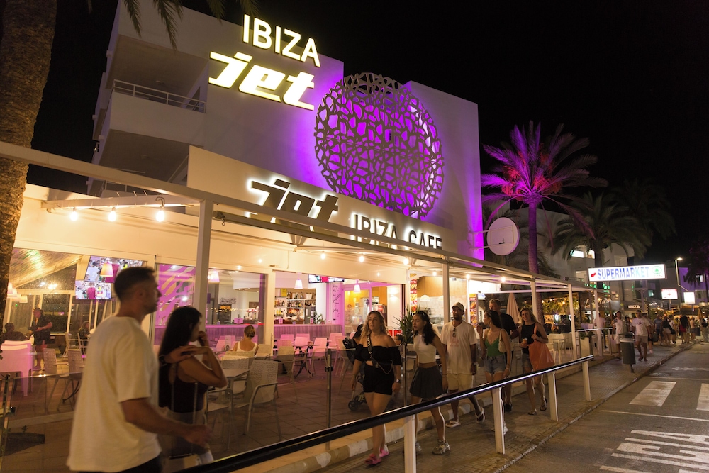 Ibiza JET Apartamentos - Adults Only — Restaurant & bars in Playa d'en Bossa, Balearic Islands