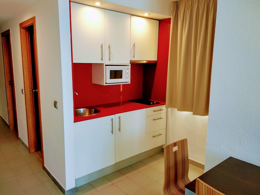 Ibiza JET Apartamentos - Adults Only — Hotel rooms in Playa d'en Bossa, Balearic Islands