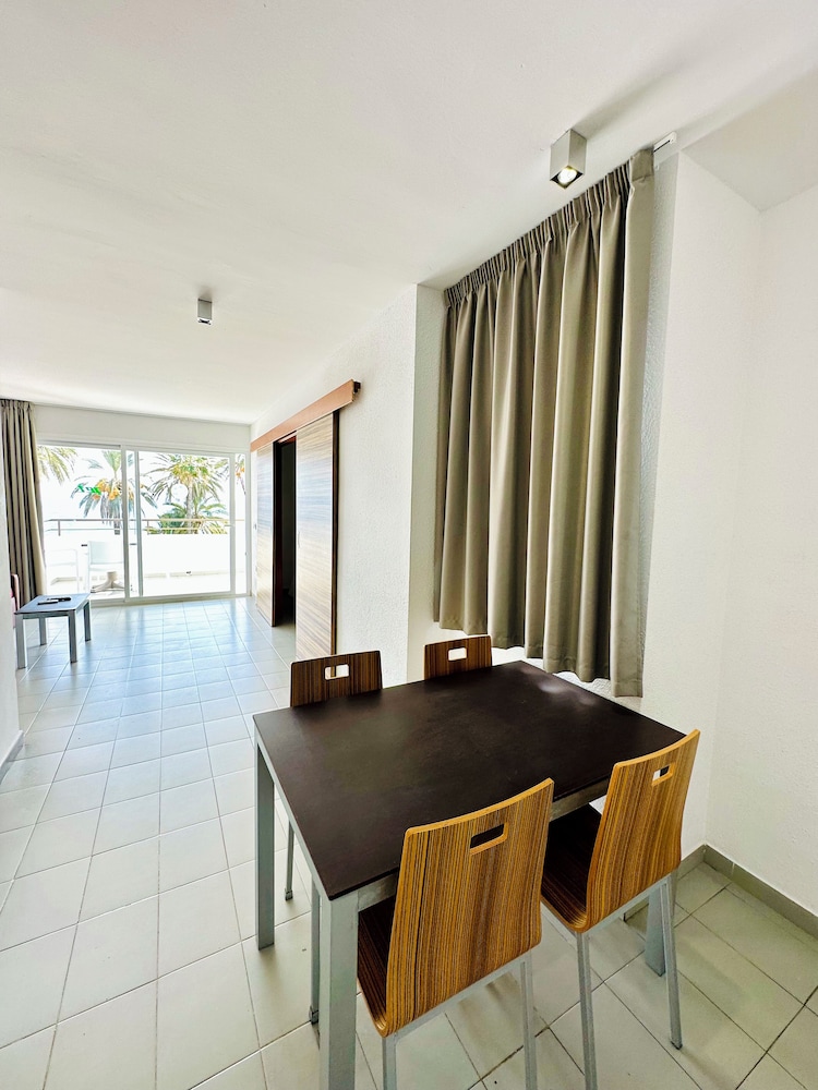 Ibiza JET Apartamentos - Adults Only — Hotel rooms in Playa d'en Bossa, Balearic Islands