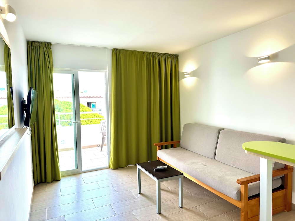 Ibiza JET Apartamentos - Adults Only — Hotel rooms in Playa d'en Bossa, Balearic Islands