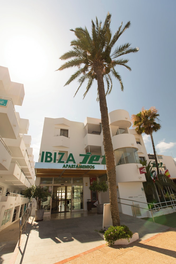 Ibiza JET Apartamentos - Adults Only — Hotel building in Playa d'en Bossa, Balearic Islands