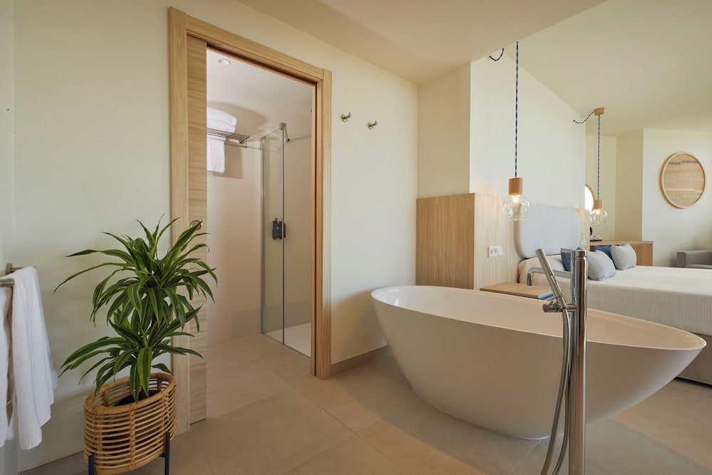 TUI BLUE Victoria Menorca — Hotel rooms in Santo Tomas, Balearic Islands