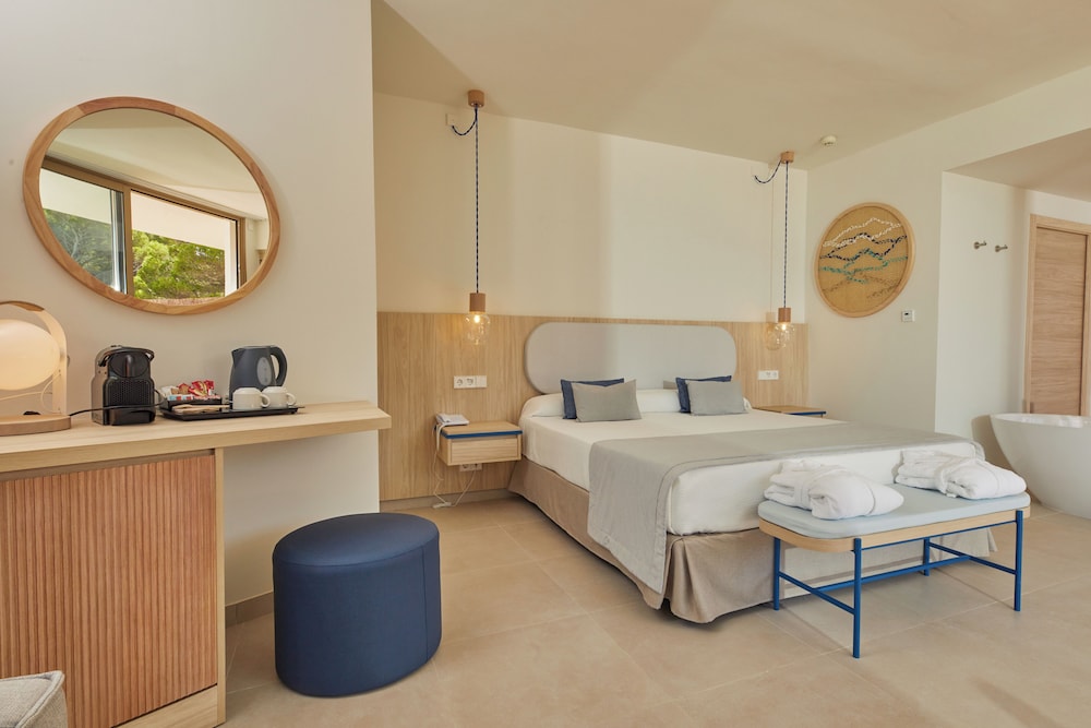TUI BLUE Victoria Menorca — Hotel rooms in Santo Tomas, Balearic Islands