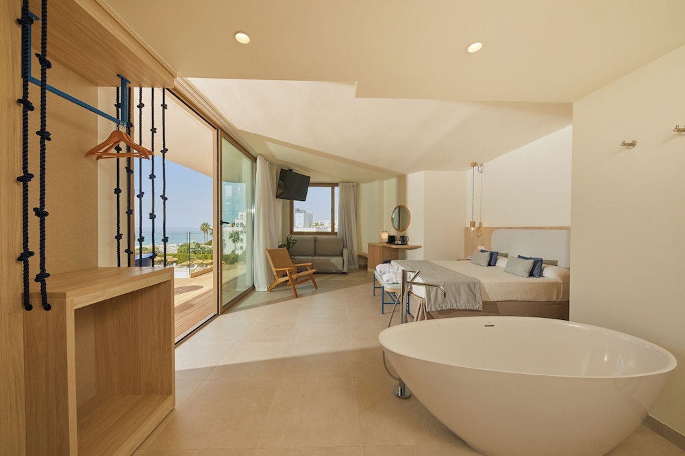 TUI BLUE Victoria Menorca — Hotel rooms in Santo Tomas, Balearic Islands