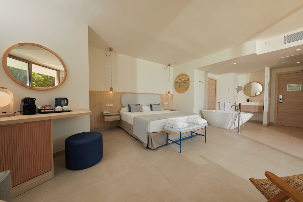TUI BLUE Victoria Menorca — Hotel rooms in Santo Tomas, Balearic Islands