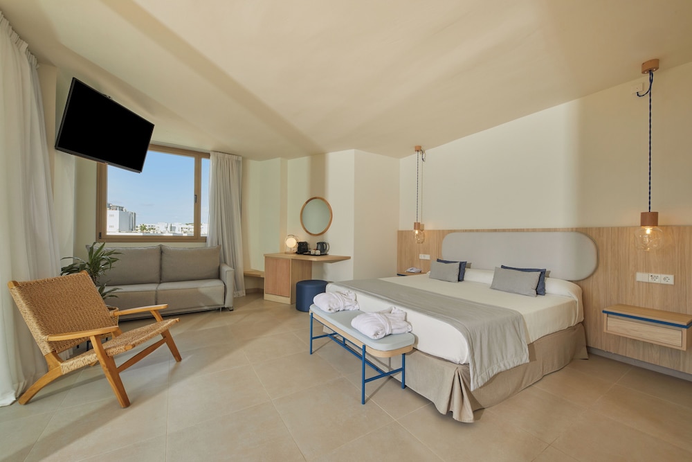 TUI BLUE Victoria Menorca — Hotel rooms in Santo Tomas, Balearic Islands