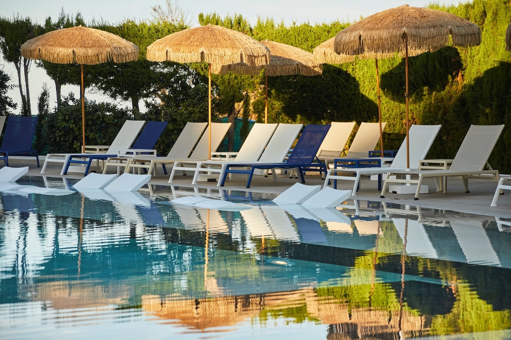 TUI BLUE Victoria Menorca — Swimming pool in Santo Tomas, Balearic Islands
