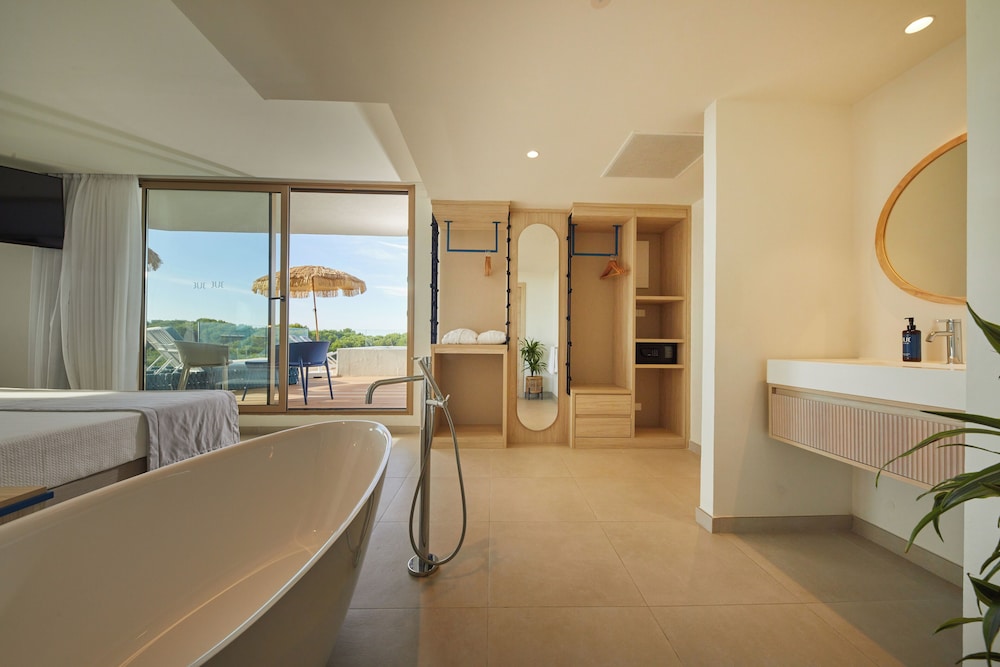 TUI BLUE Victoria Menorca — Hotel rooms in Santo Tomas, Balearic Islands