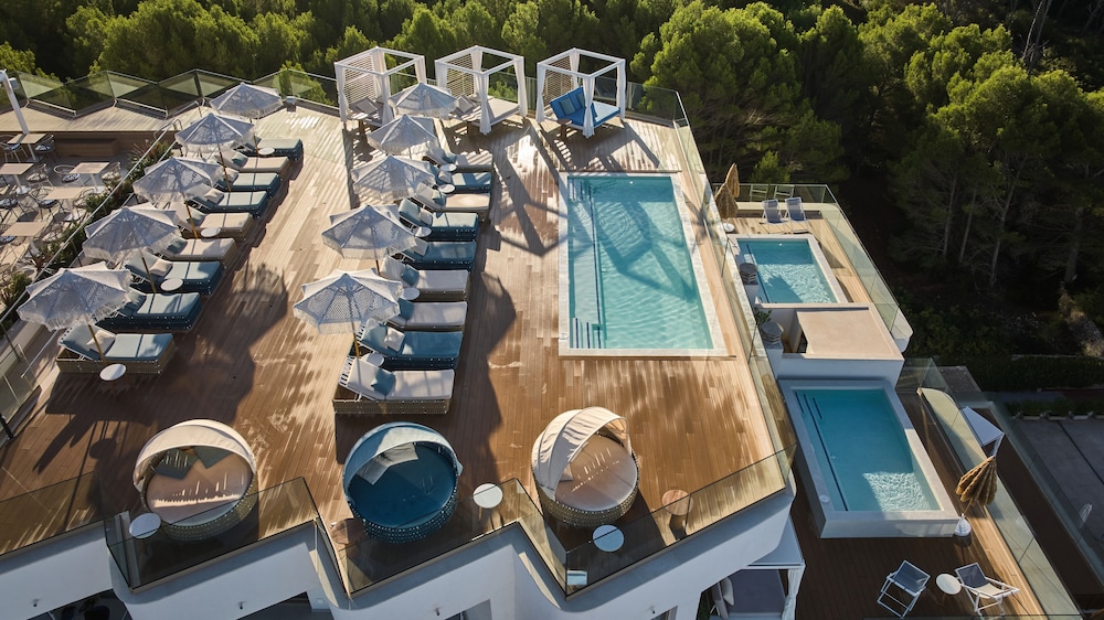 TUI BLUE Victoria Menorca — Swimming pool in Santo Tomas, Balearic Islands