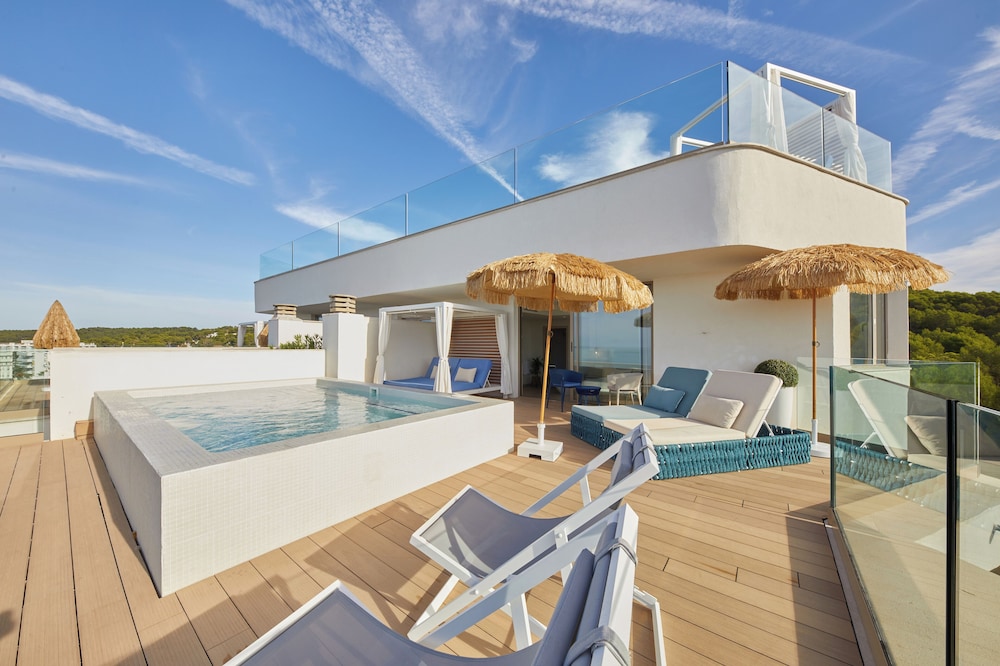 TUI BLUE Victoria Menorca — Swimming pool in Santo Tomas, Balearic Islands