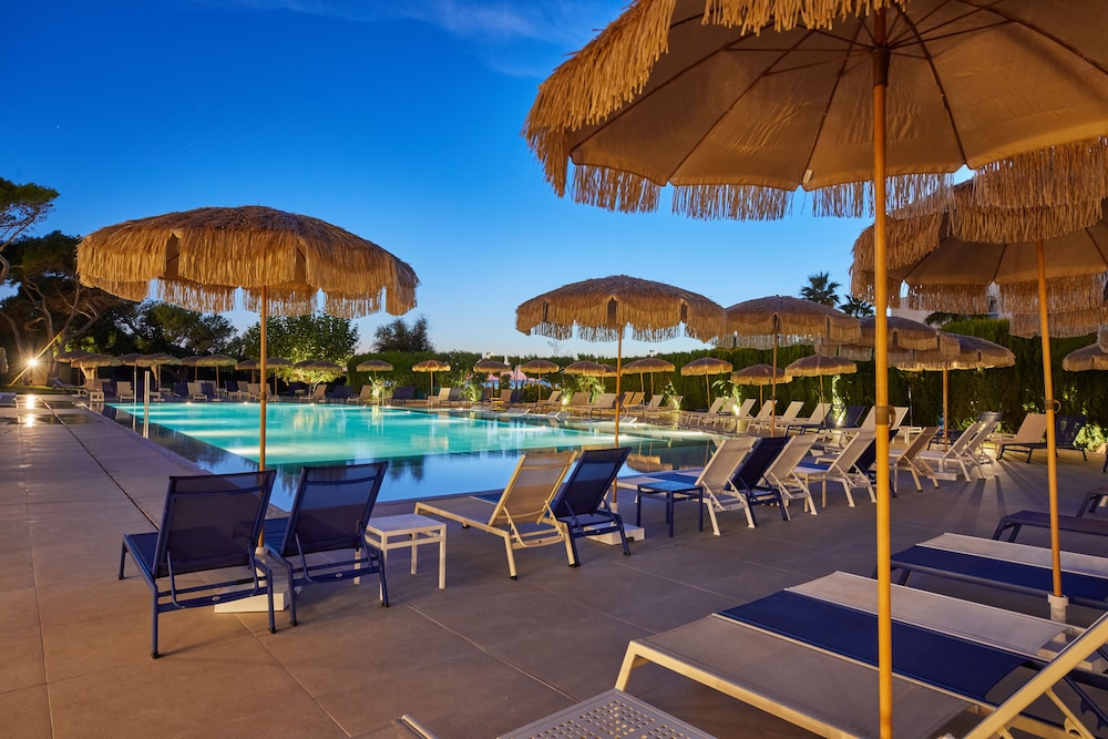 TUI BLUE Victoria Menorca — Swimming pool in Santo Tomas, Balearic Islands
