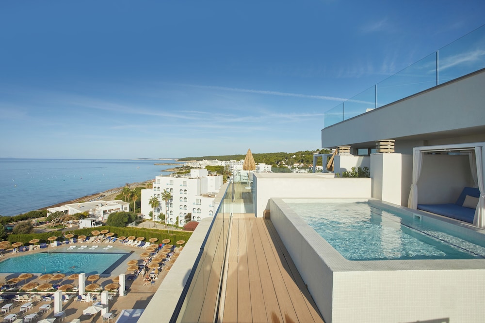 TUI BLUE Victoria Menorca — Swimming pool in Santo Tomas, Balearic Islands