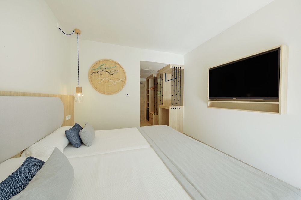 TUI BLUE Victoria Menorca — Hotel rooms in Santo Tomas, Balearic Islands