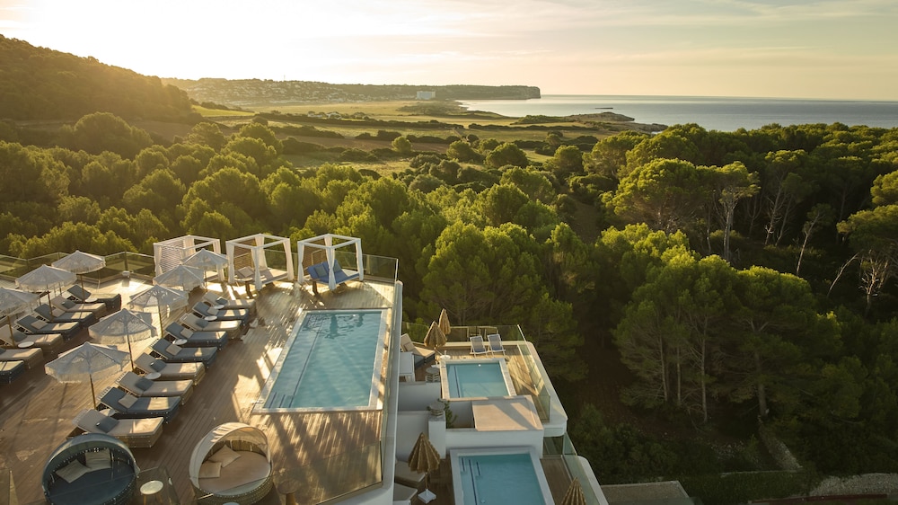 TUI BLUE Victoria Menorca — Swimming pool in Santo Tomas, Balearic Islands