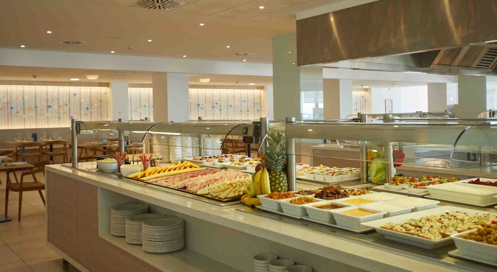 TUI BLUE Victoria Menorca — Restaurant & bars in Santo Tomas, Balearic Islands