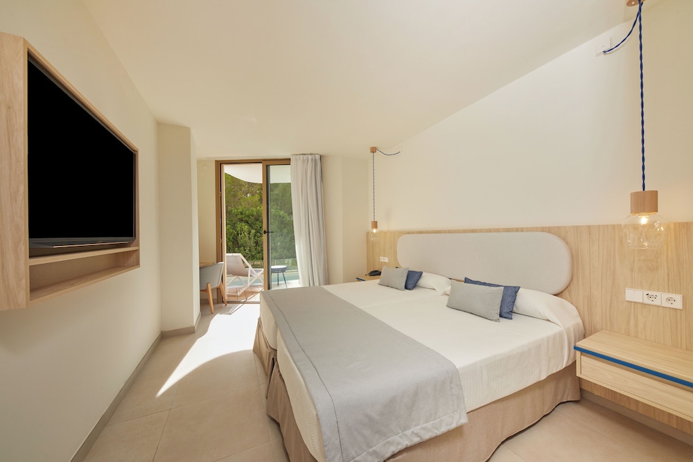 TUI BLUE Victoria Menorca — Hotel rooms in Santo Tomas, Balearic Islands